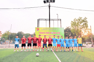 Bóng đá giao hữu giữa CBNV công ty và đối tác
