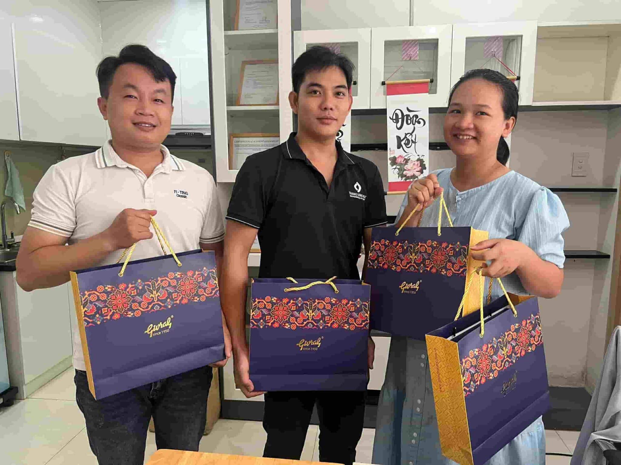 CBNV Thăng Long P&T chi nhánh HCM nhận quà tết trung thu 2024
