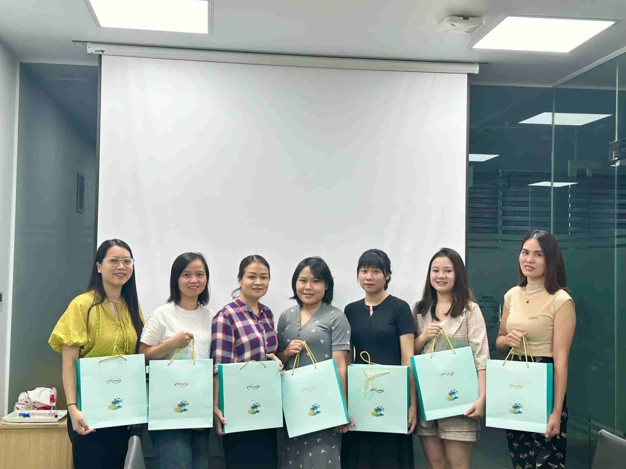 Thăng Long P&T trao quà trung thu cho CBNV tại văn phòng Hà Nội