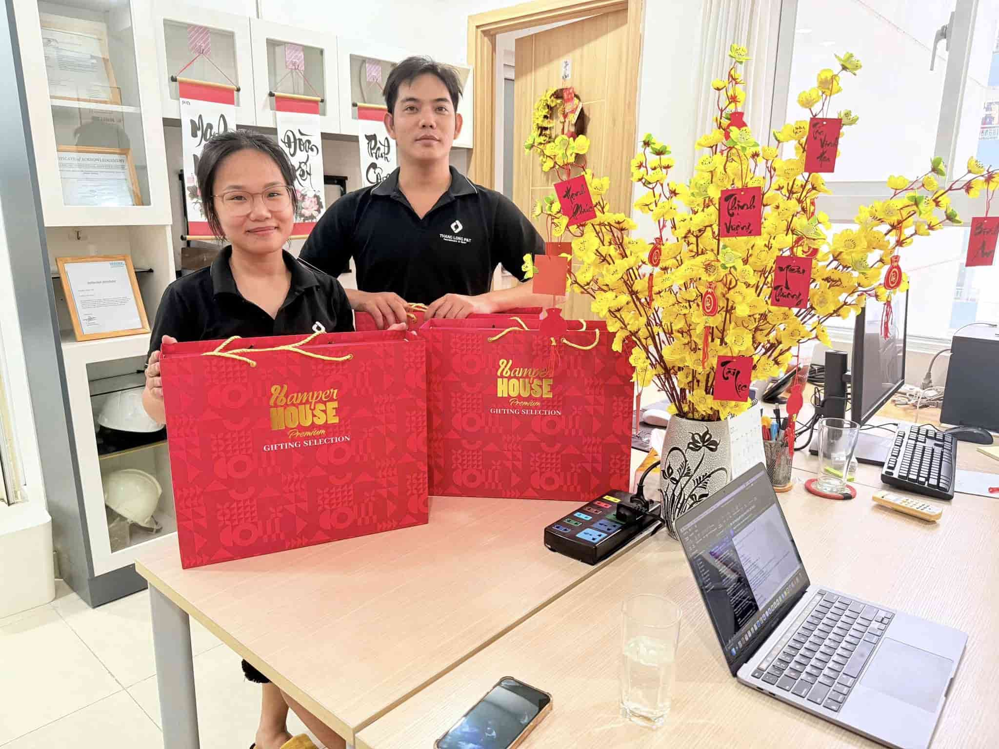 Tặng quà tết CBNV Thăng Long P&T Chi nhánh Hồ Chí Minh