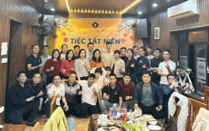 Toàn thể công ty hy vọng sẽ tiếp tục đồng lòng, phấn đấu hết mình để đạt được những mục tiêu lớn trong năm 2025