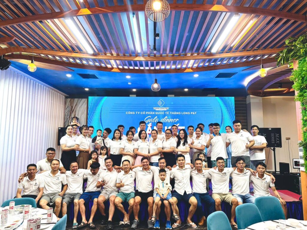 Đêm Gala Dinner “Gắn kết – Vươn xa” diễn ra trong không khí ấm cúng, đong đầy cảm xúc