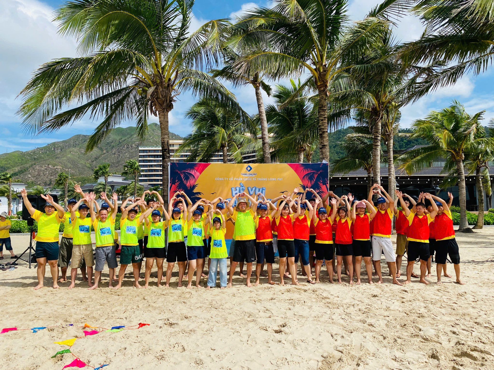 Gắn kết các thành viên qua các trò chơi team building với chủ đề “Hè vui – Team mạnh