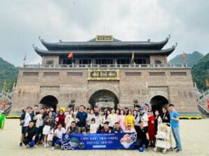 Đoàn tham quan Thung Ui