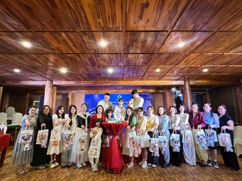 Công ty chúc mừng ngày Quốc tế Phụ nữ 8/3