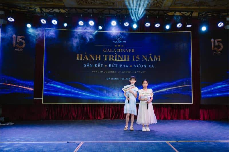 Tiết mục văn nghệ của các cháu thiếu nhi trong đêm gala
